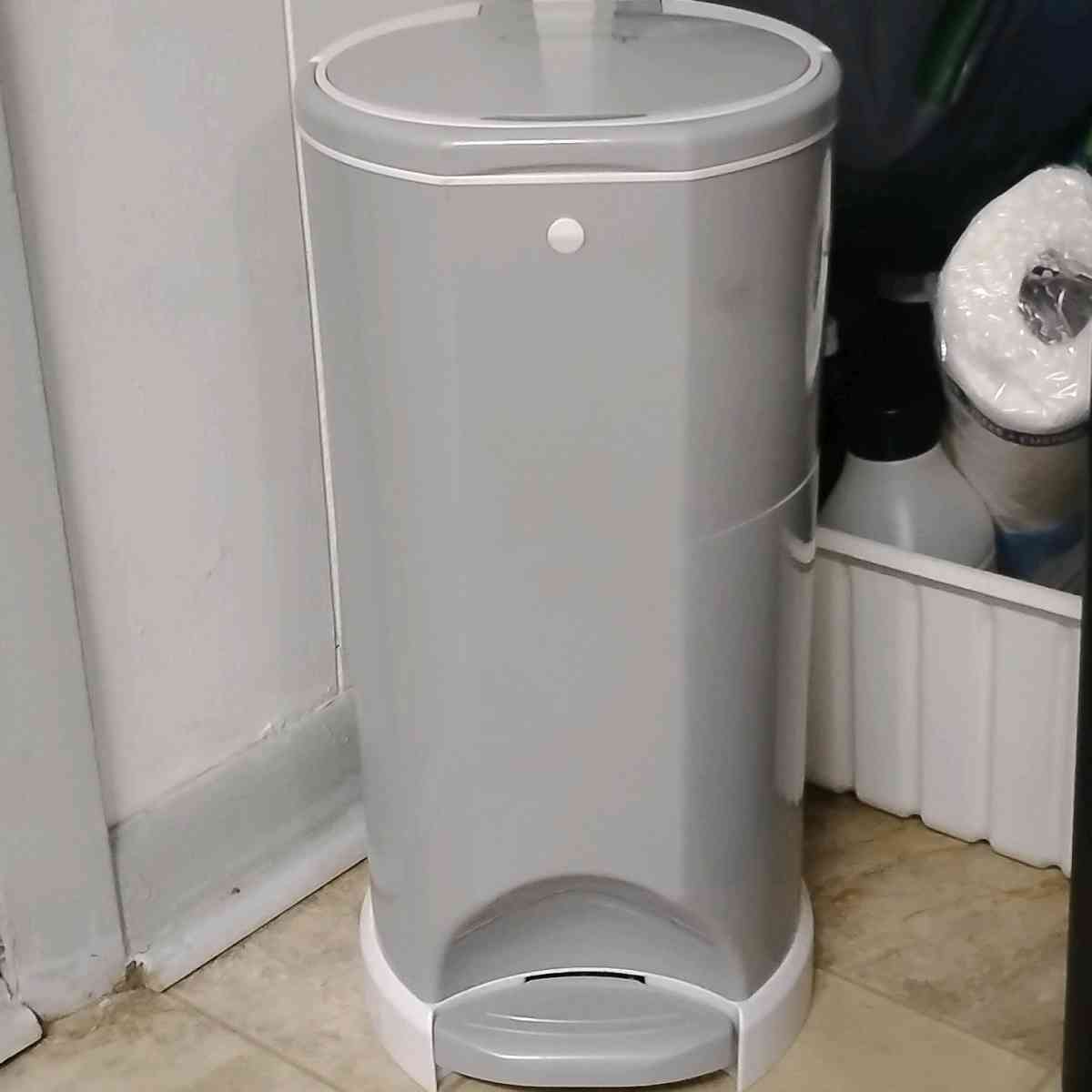 litter champ and 2 boxes of replacement bags - Little River, South Carolina - FleaMarketBay