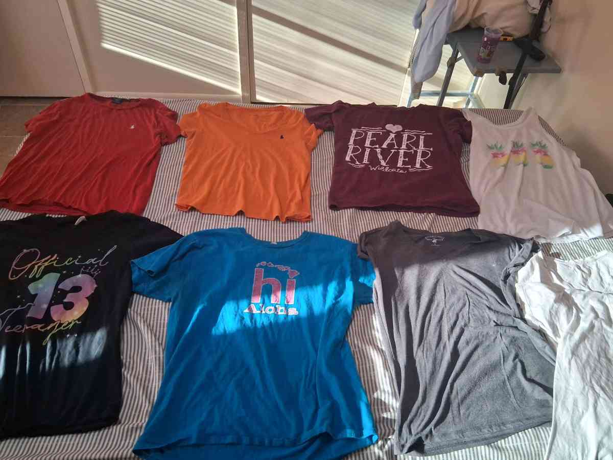 wemons Nike clothes bundle sz sm - Crystal Springs, Mississippi - FleaMarketBay