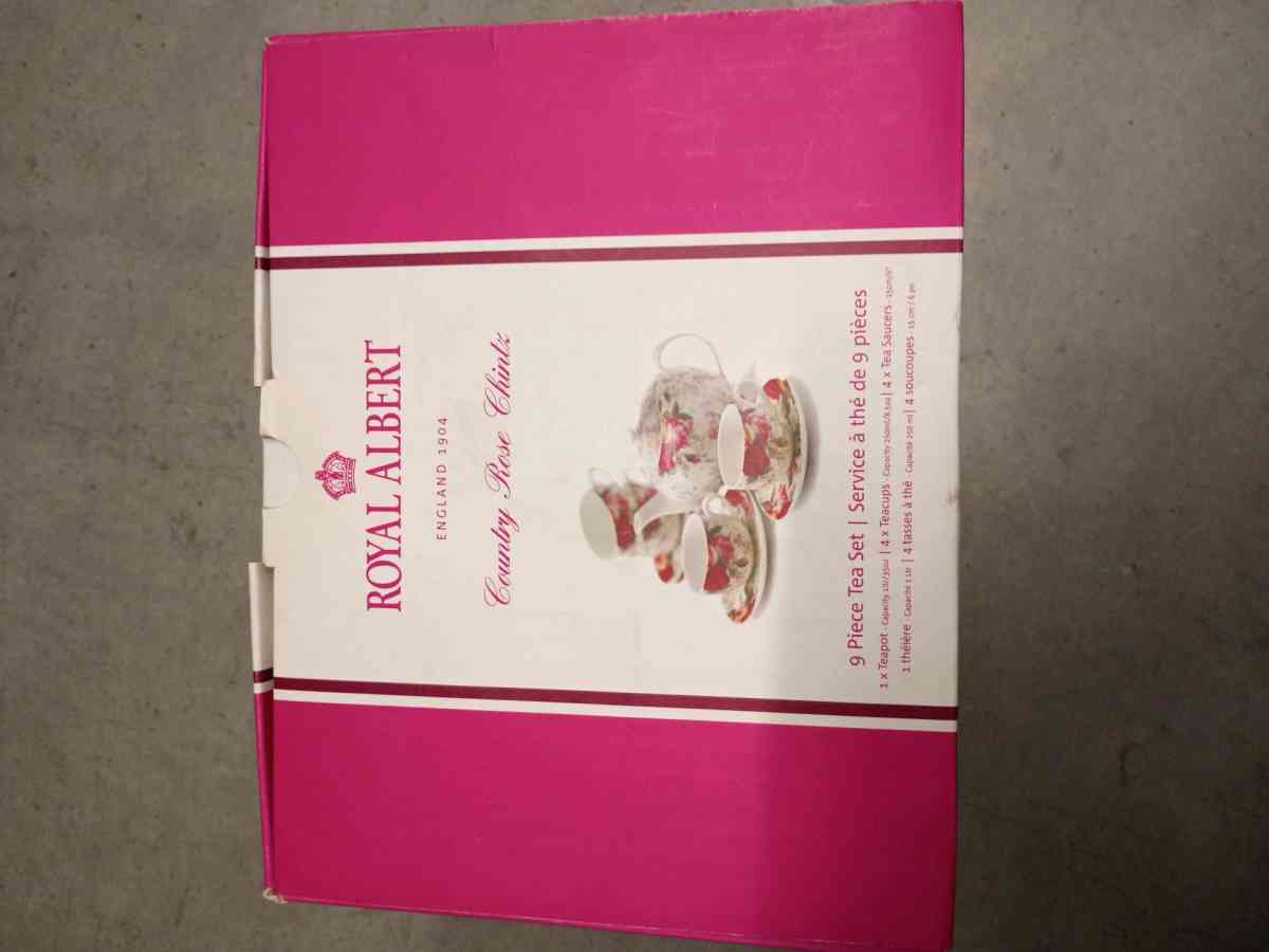 Royal Albert Tea Set - Addy, Washington