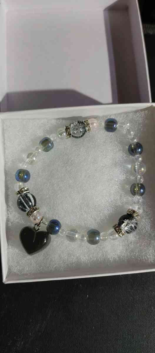 bracelets - Corning, California - FleaMarketBay