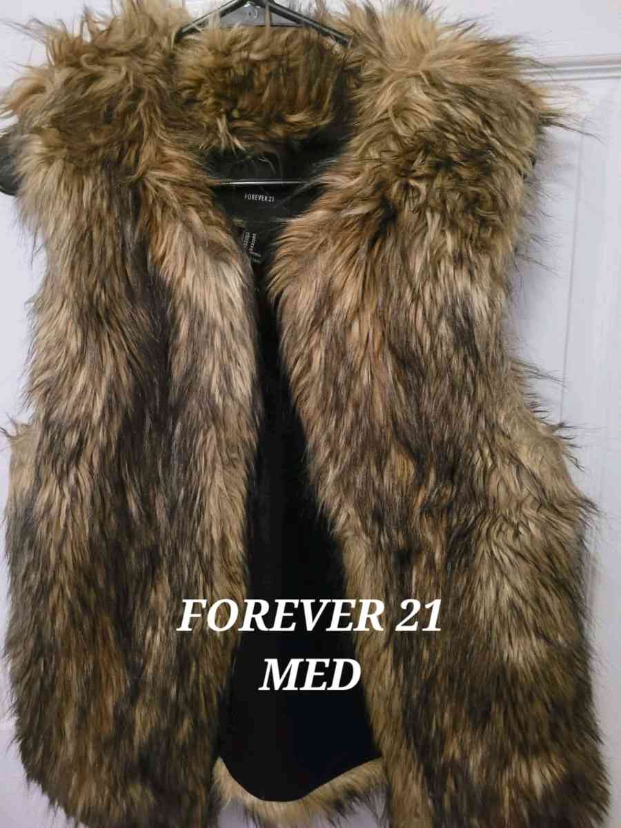 White Faux fur vest size 3x - Lexington, North Carolina