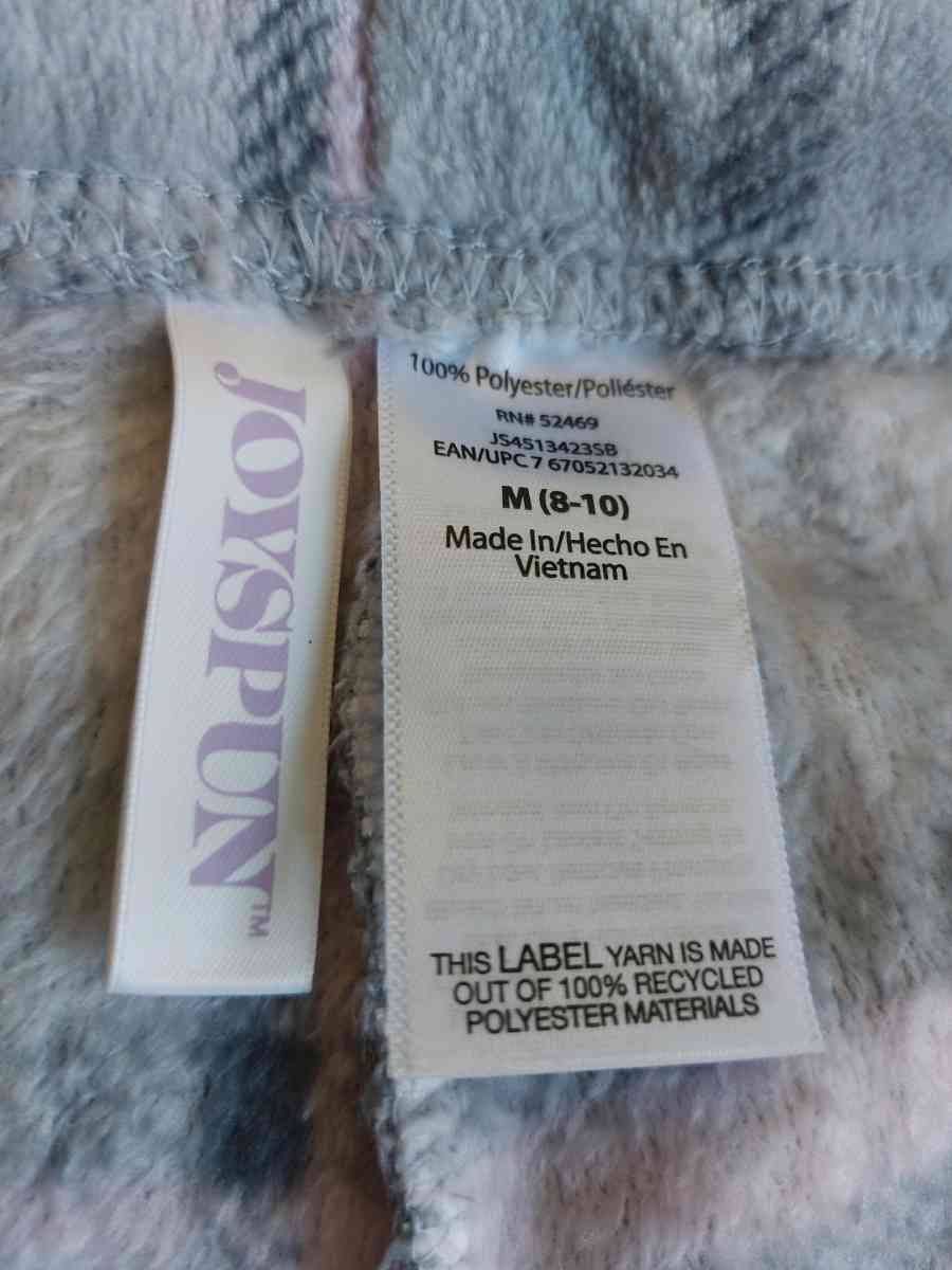 cozy pretty new outfit - Sedro Woolley, Washington - FleaMarketBay