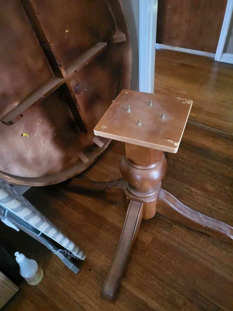 Beautiful Solid Wood Table - Memphis, Tennessee - FleaMarketBay
