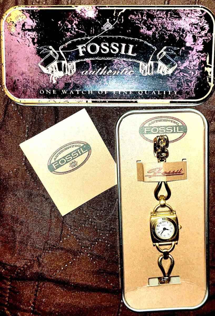 Vintage Fossil gold tone watch with case - Davidson, North Carolina - FleaMarketBay