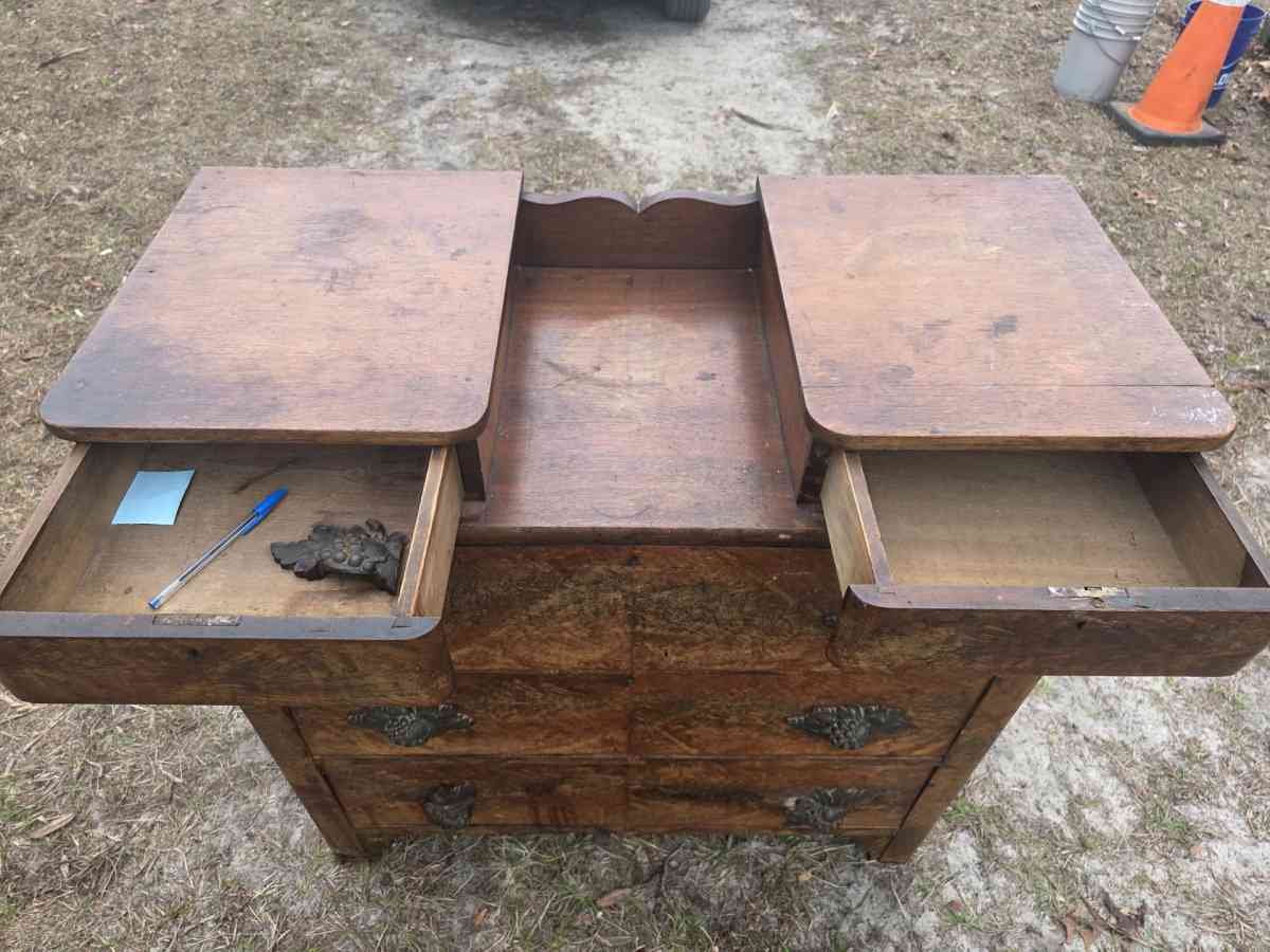 Victorian dresser - Citra, Florida - FleaMarketBay