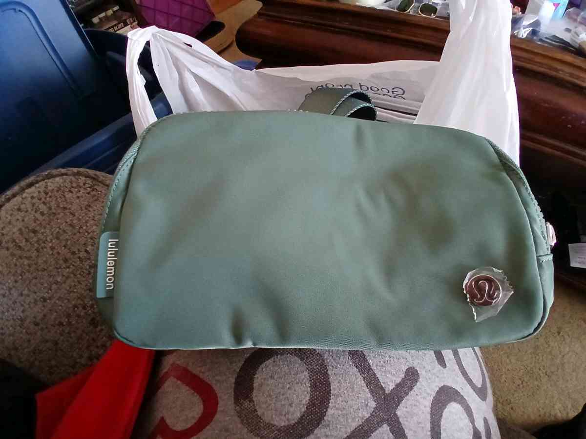 Lululemon - Dayton, Ohio - FleaMarketBay