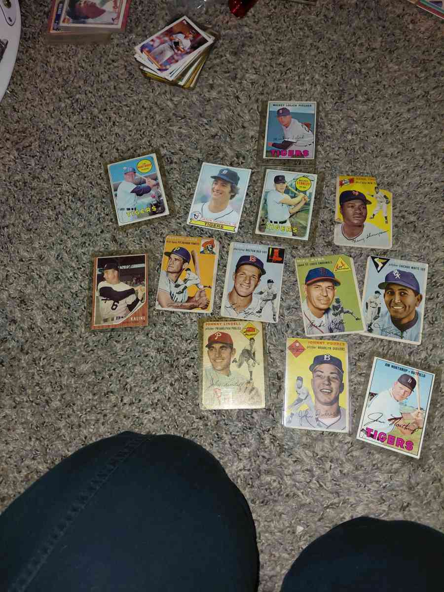 Baseball cards - Westland, Michigan - FleaMarketBay