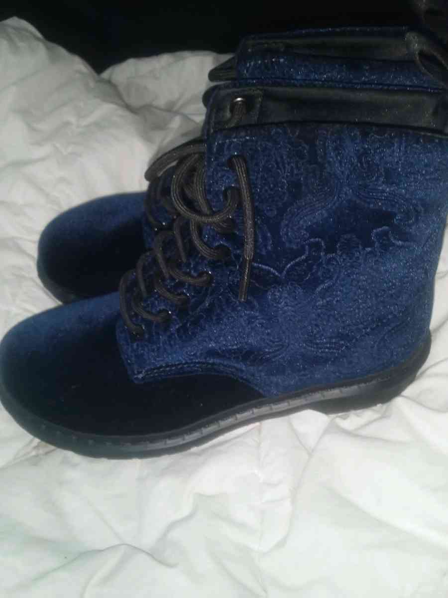 Dr martens blue velvet boots - Wagoner, Oklahoma - FleaMarketBay