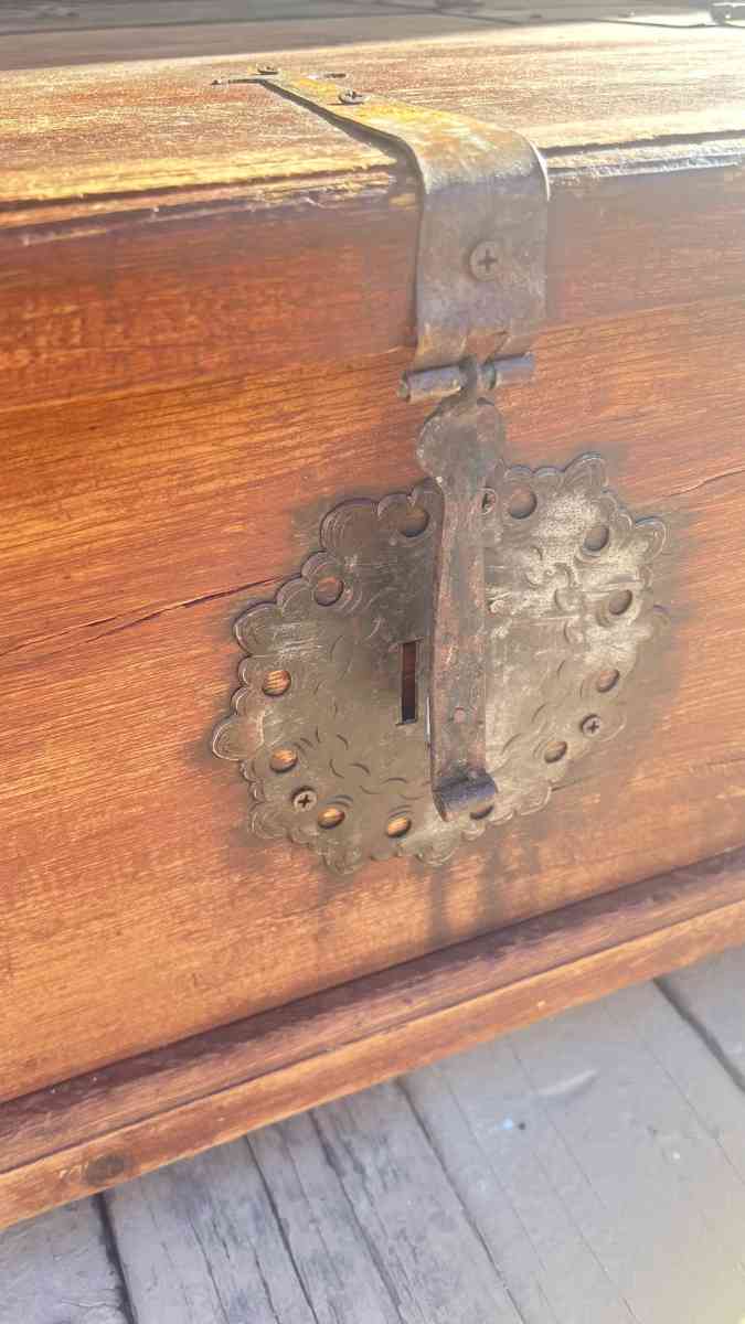 Vintage coffee table andor storage box - Wenden, Arizona