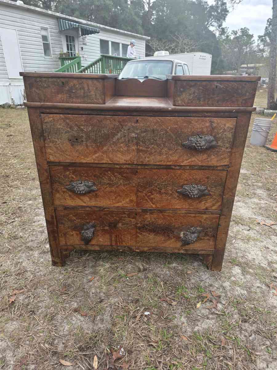 Victorian dresser - Citra, Florida