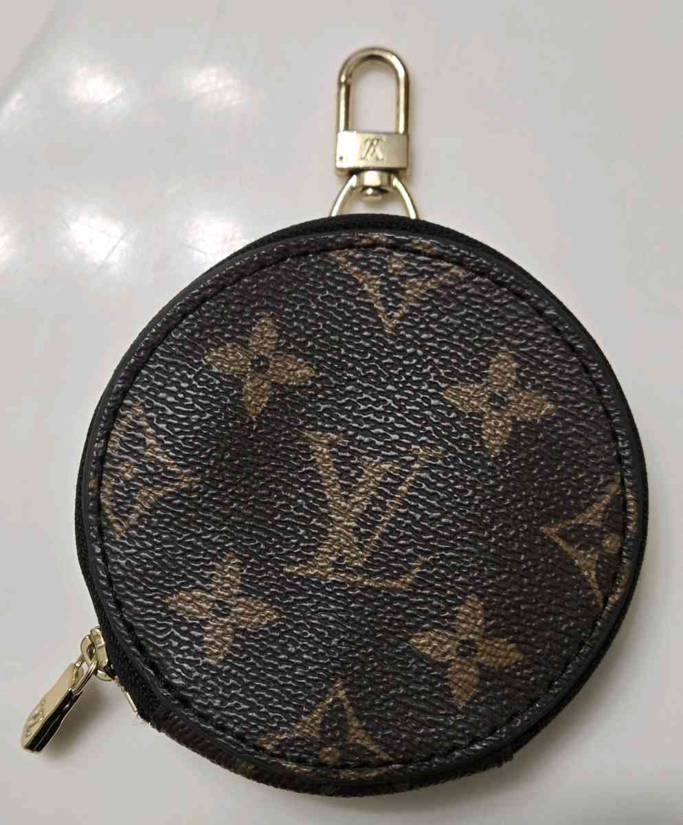 Louis Vuitton accessorie - San Antonio, Texas - FleaMarketBay