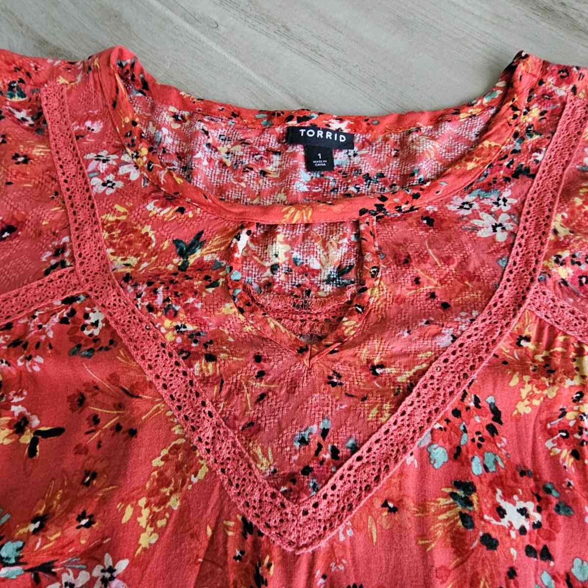 Torrid Size 1 Boho Orange Red Floral Top with Bell Sleeves - Jensen Beach, Florida - FleaMarketBay
