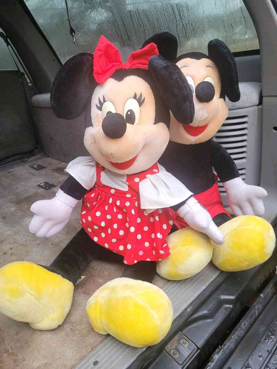 Minnie and Mickey big stuff animals - Lexington, North Carolina
