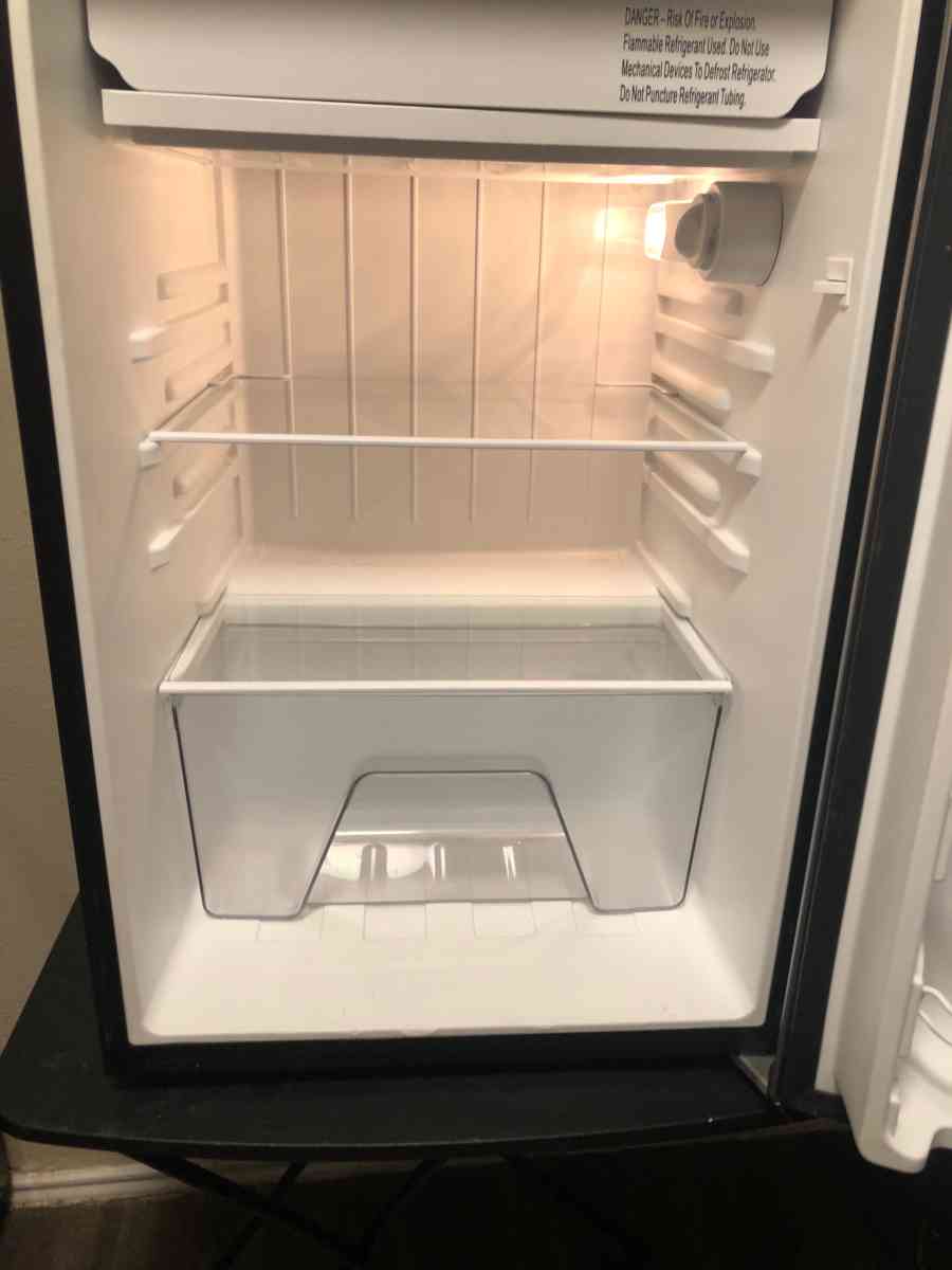 Galanz Mini Fridge - Waxahachie, Texas - FleaMarketBay