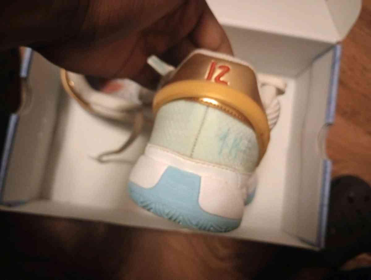 basketball shoes - Atwater, California - FleaMarketBay