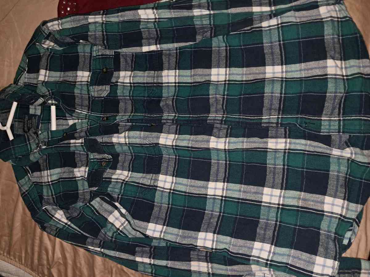 Ladies green flannel button up long sleeve shirt - Athens, Tennessee