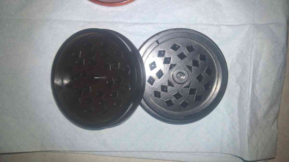 Tobacco Grinders - Adrian, Michigan - FleaMarketBay