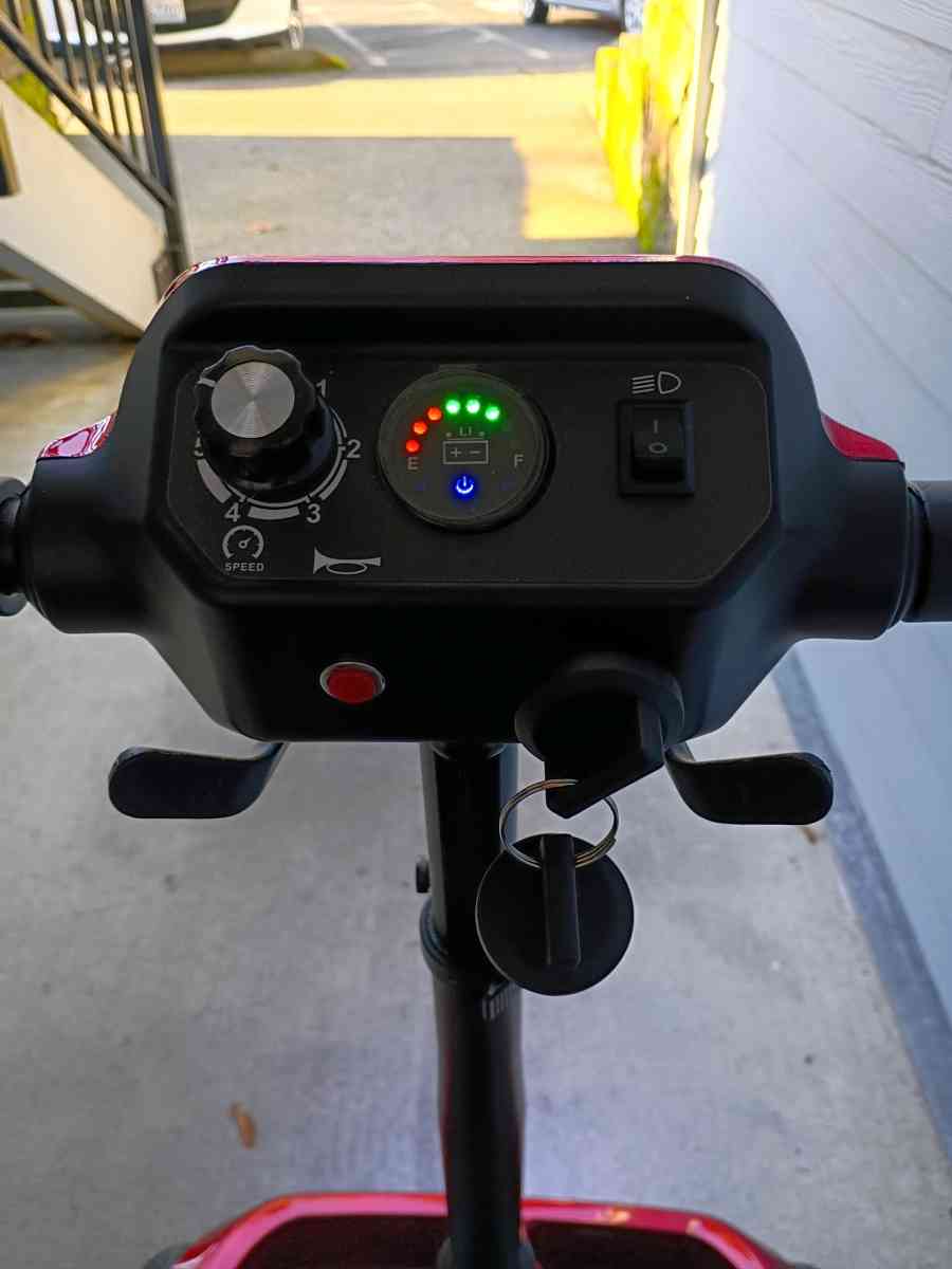 Folding Aotedor Mobility Scooter - Issaquah, Washington - FleaMarketBay