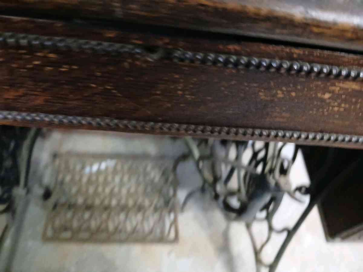 my finallt offer on this 1020s singer sewing machine - Baird, Texas