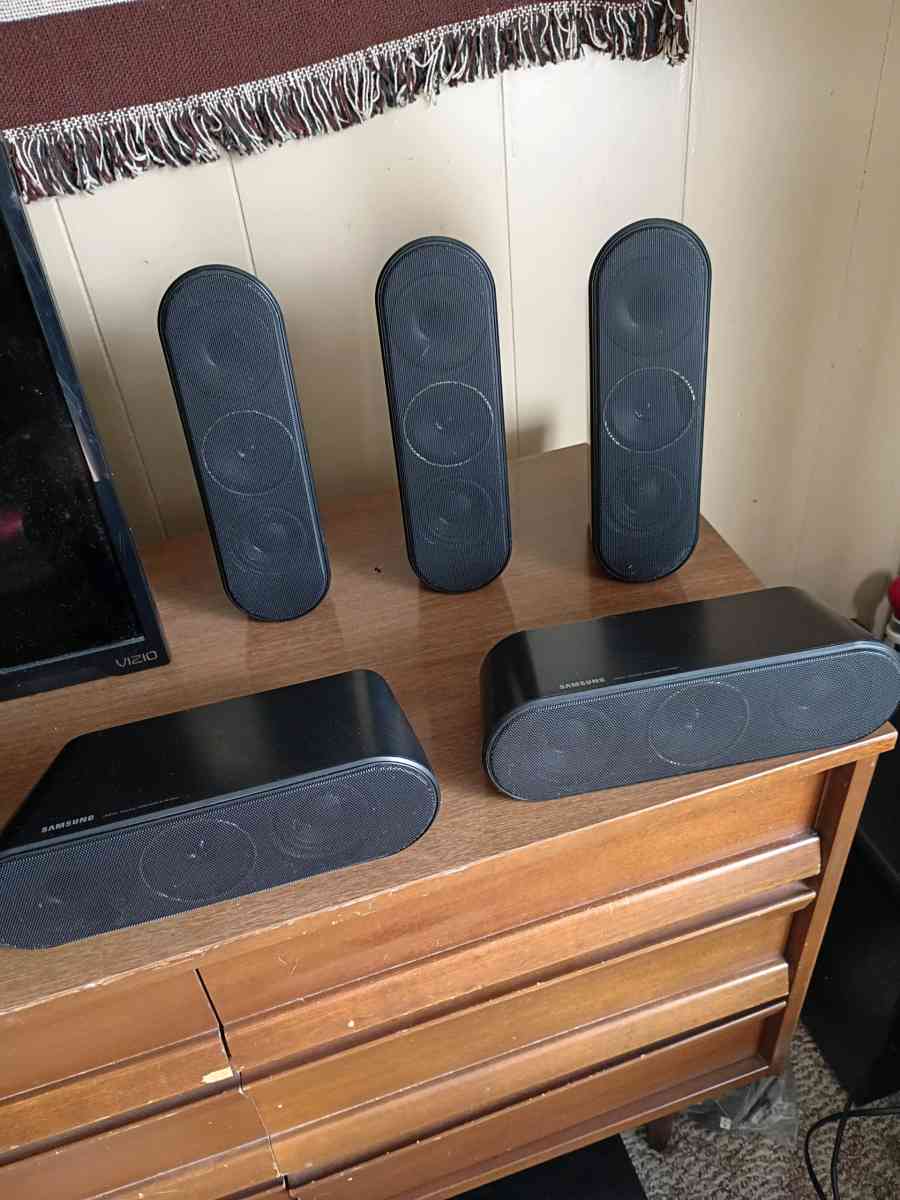 Samsung 5 speaker home surround sound system - Kent, Ohio - FleaMarketBay