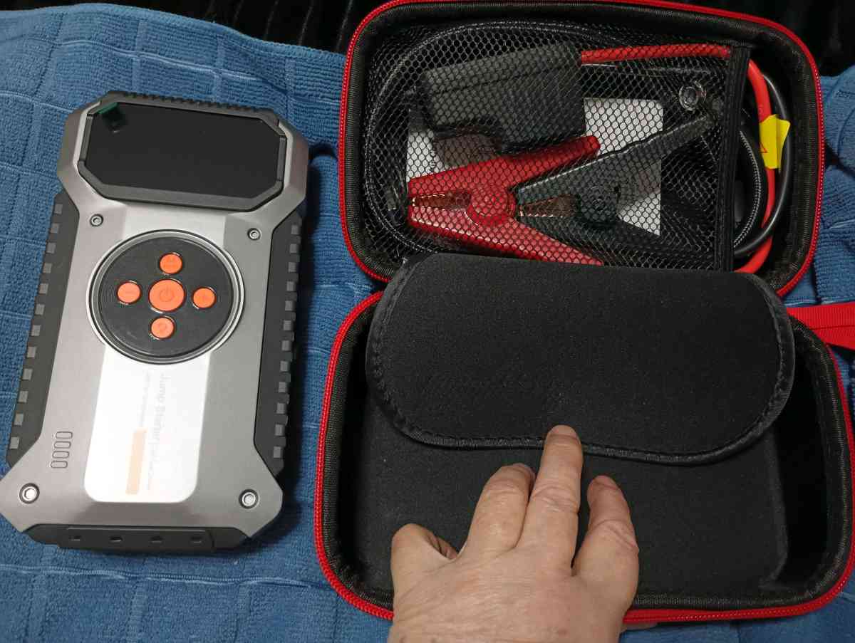 New 4000AMP Rechargable Jump StarterTire Inflator Combo - Wichita, Kansas - FleaMarketBay