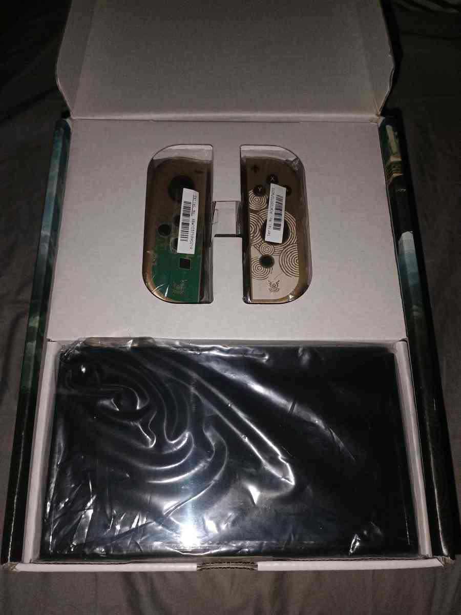Nintendo switch oled Zelda edition - Greenwood, South Carolina - FleaMarketBay