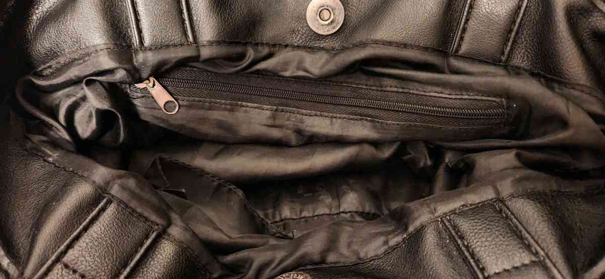 Black Bag - Shreveport, Louisiana - FleaMarketBay