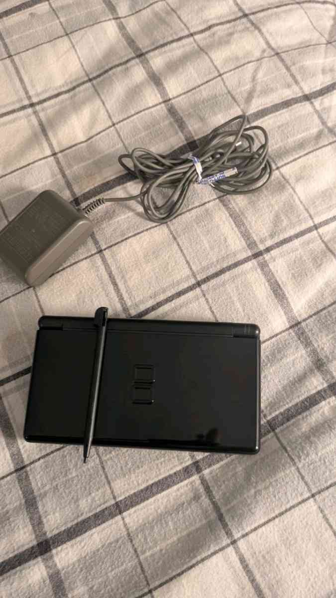 Nintendo DS Lite - Danvers, Massachusetts - FleaMarketBay