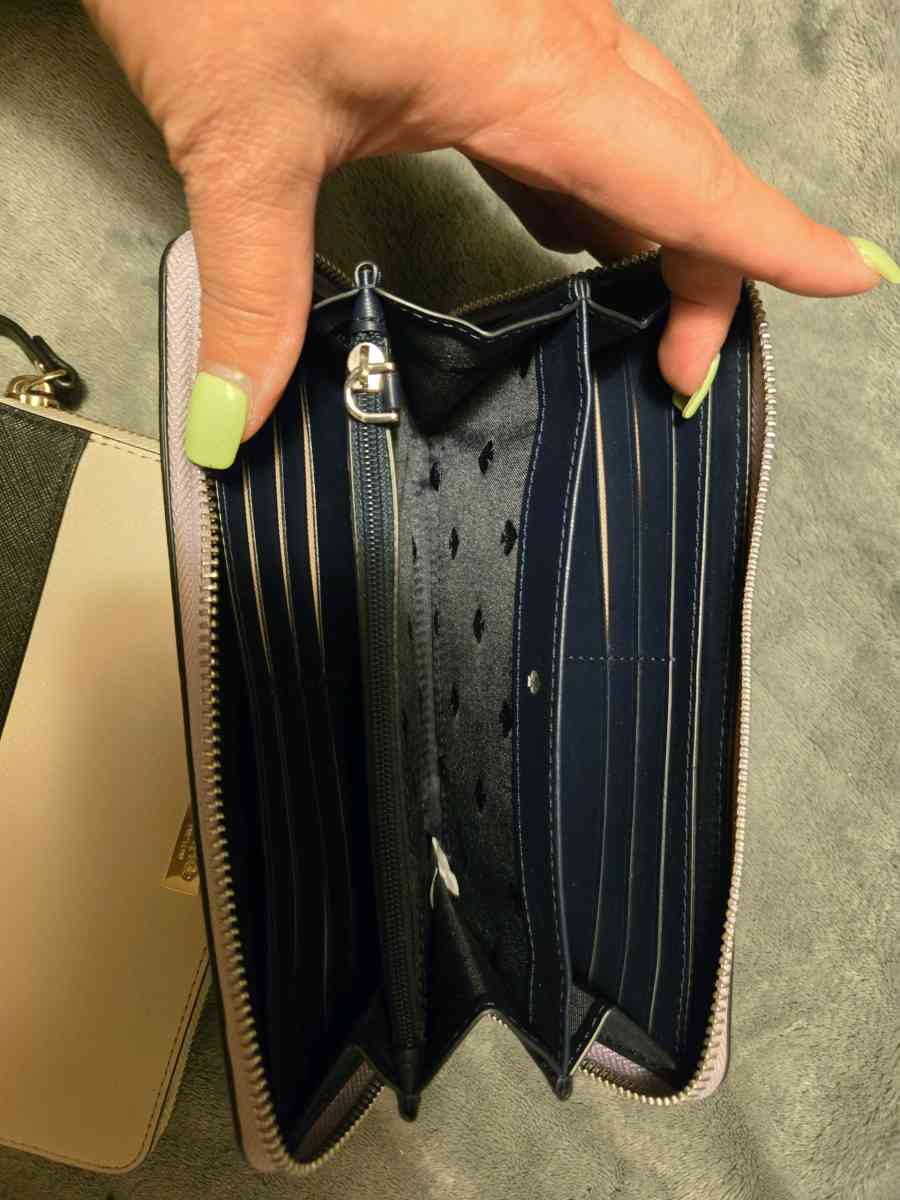 wallets - Bloomsburg, Pennsylvania - FleaMarketBay