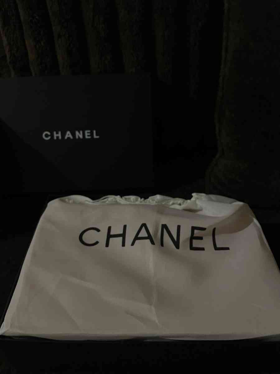 red Chanel purse - Memphis, Tennessee - FleaMarketBay