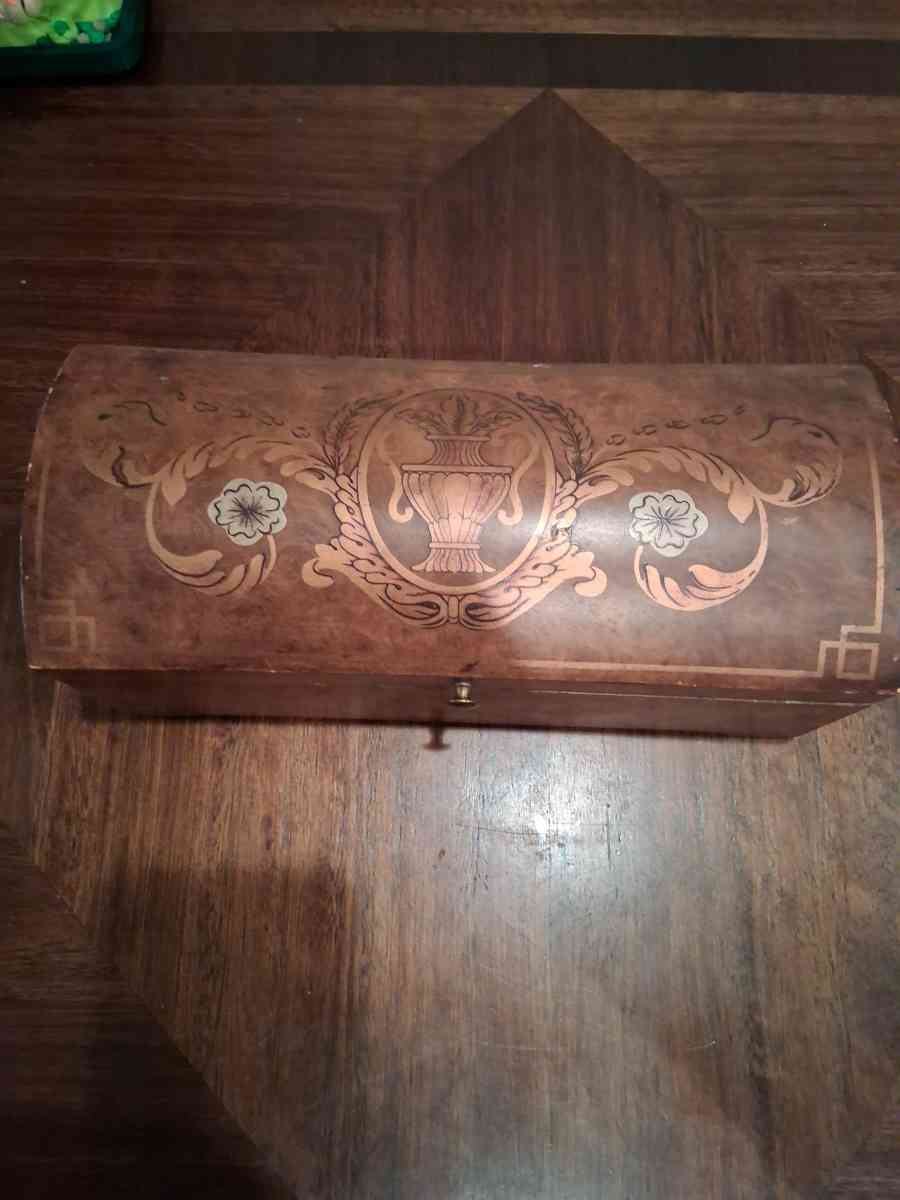 Ornate Wooden Jewelry Box - Glen Burnie, Maryland - FleaMarketBay