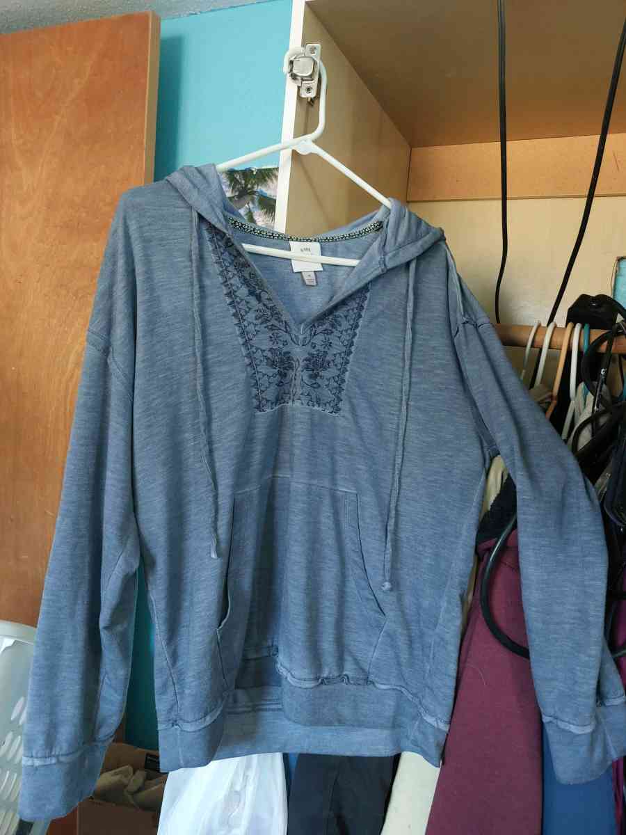 long sleeve light weight shirt - Sedro Woolley, Washington - FleaMarketBay