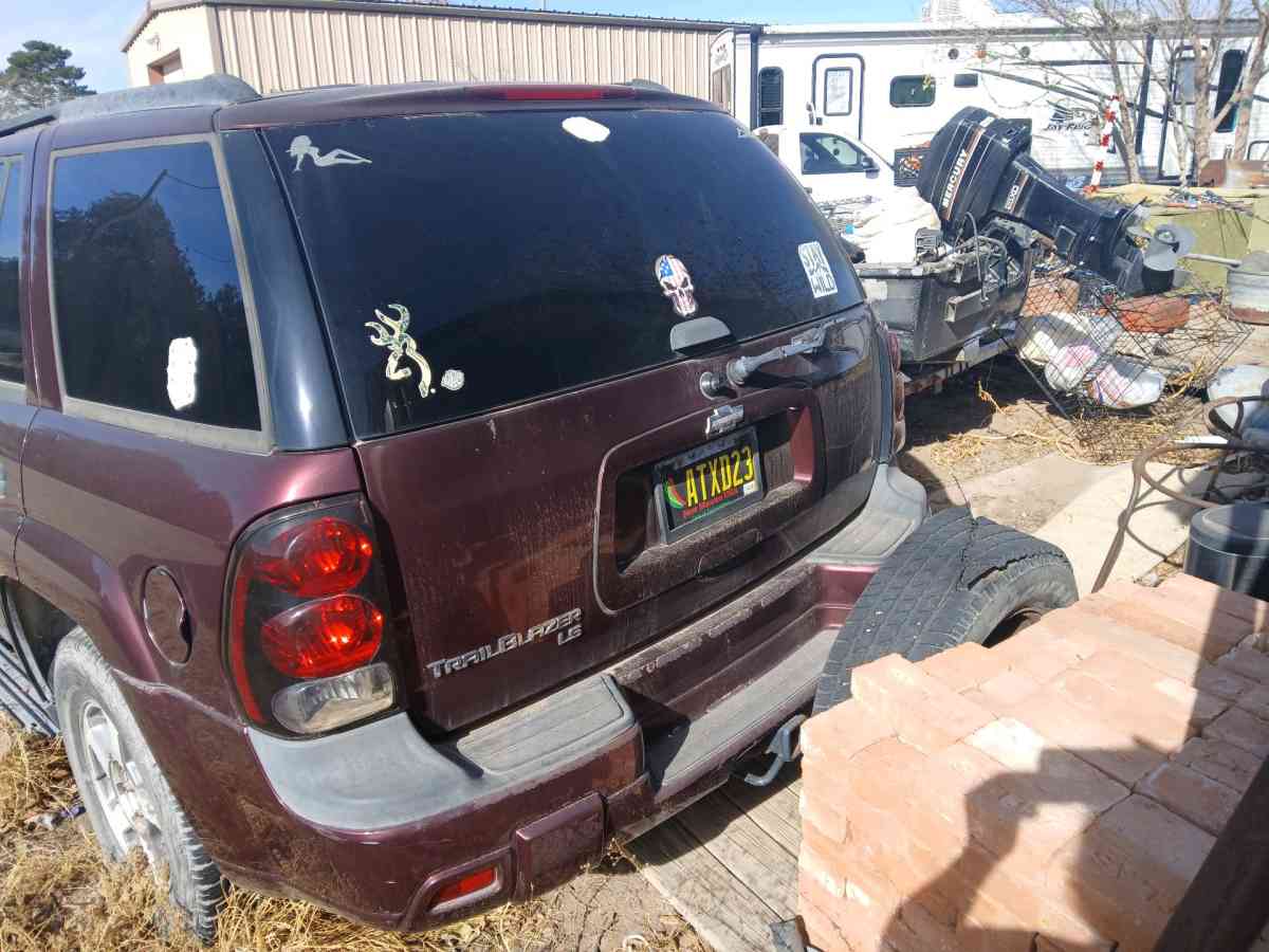 clean title 2008 Chevy trailblazer 2whdrfor parts no motor - Hobbs, New Mexico - FleaMarketBay