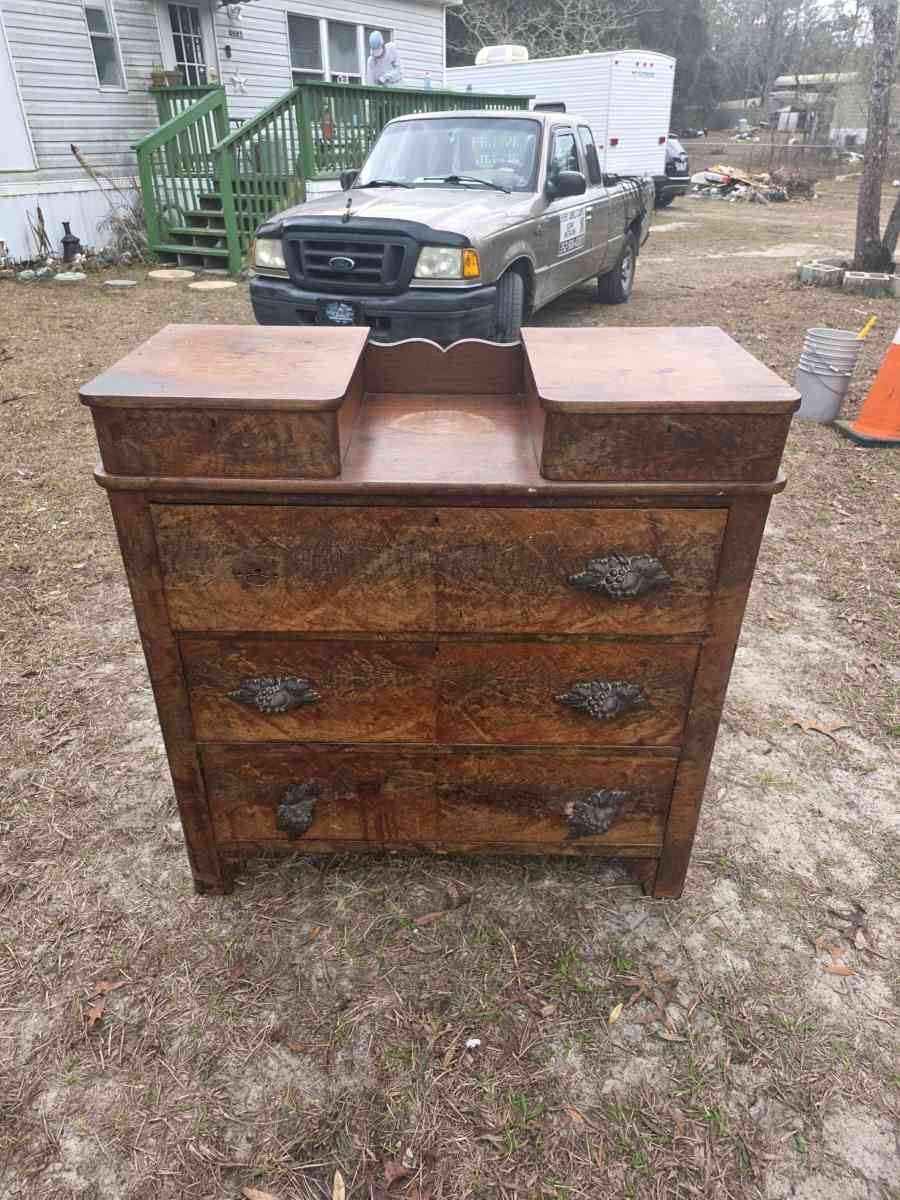 Victorian dresser - Citra, Florida - FleaMarketBay