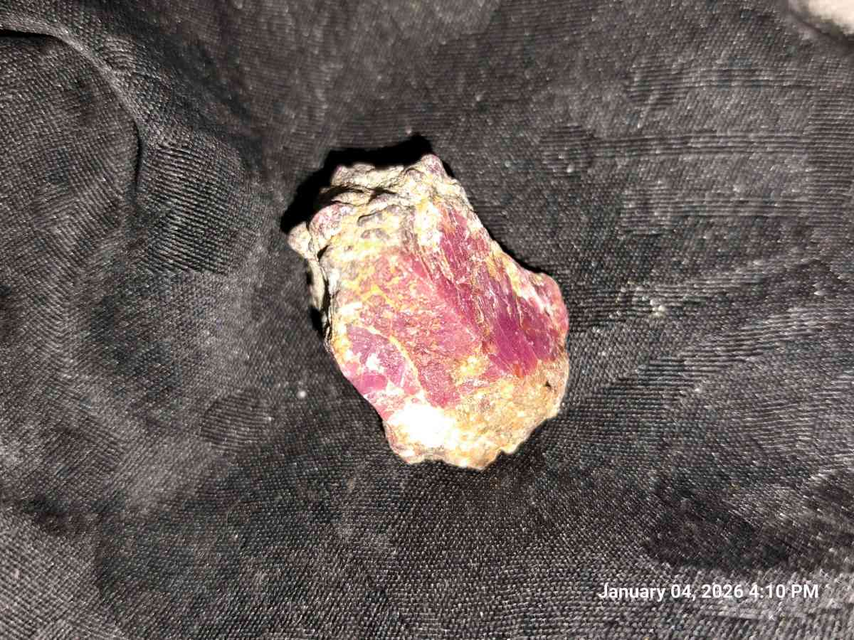 untouched stones and gems - Banner Elk, North Carolina - FleaMarketBay