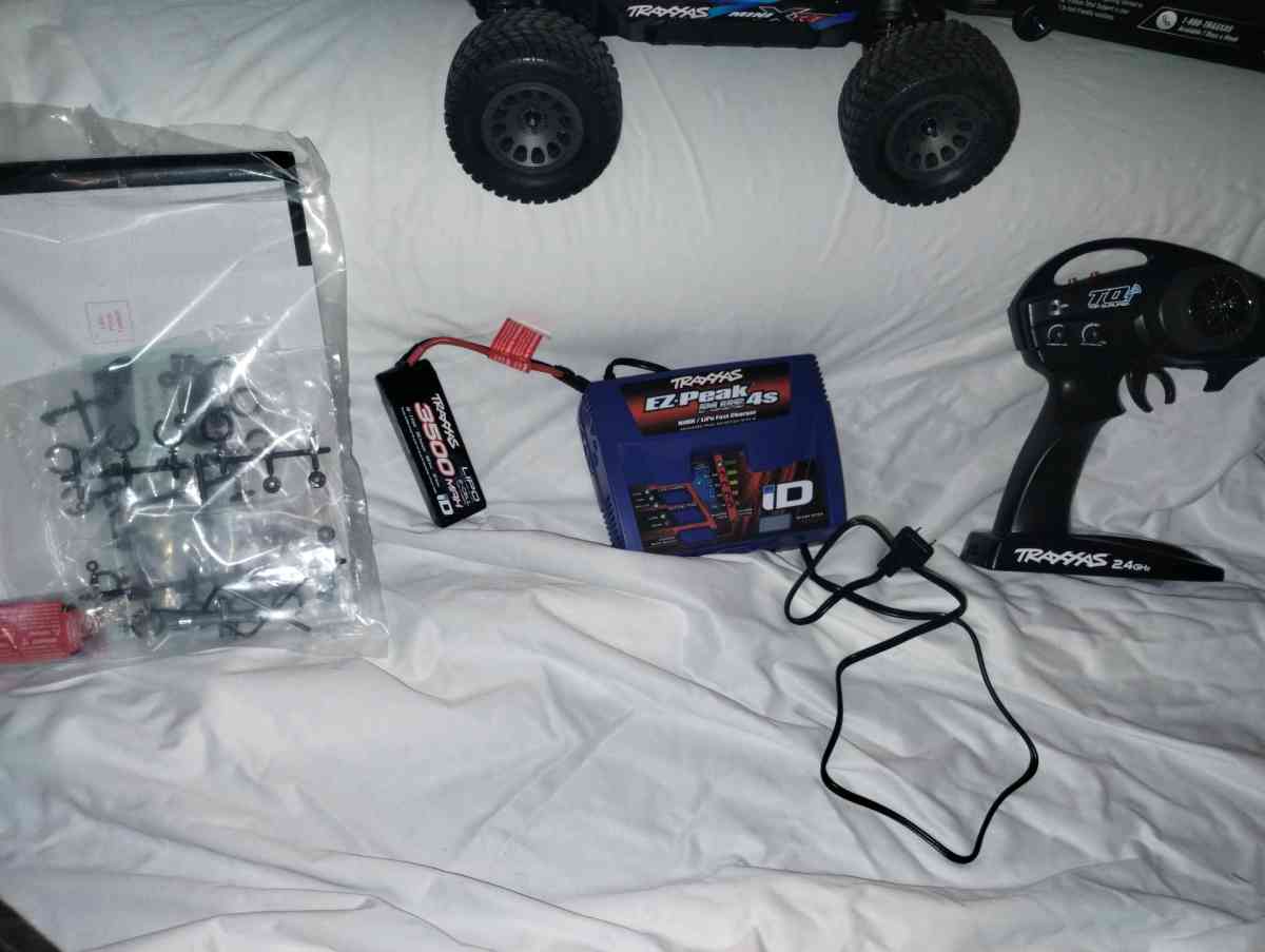 Traxxas xrt mini 4wd - Belleville, Michigan - FleaMarketBay