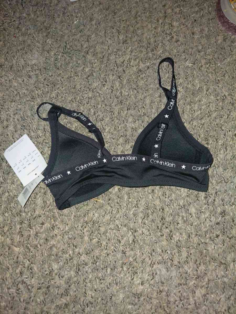 womans bra - Westland, Michigan