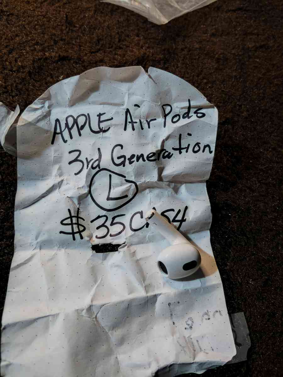 apple watch magnet charger N apple airpods3 left side - North Hills, California - FleaMarketBay