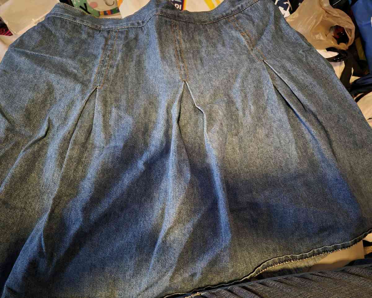 LIKE NEW Diana Marco Jean skort size 14 - New Baltimore, Michigan