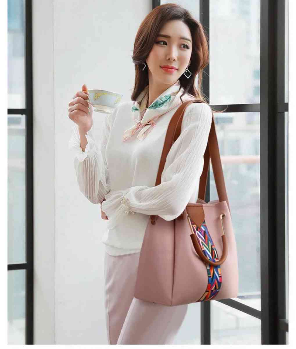 Pink leather handbag set with wallet and card holder luxuryb - Worcester, Massachusetts - FleaMarketBay