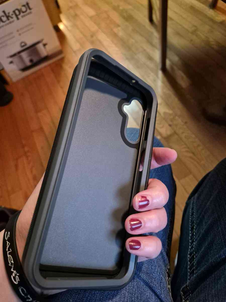 GENTLY USED Samsung GalaxyS14 phone case - New Baltimore, Michigan - FleaMarketBay
