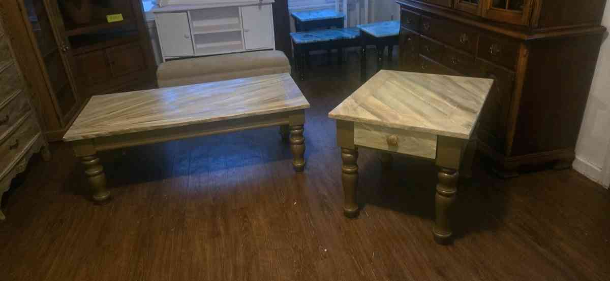 coffe table end table 200 for both - Addieville, Illinois - FleaMarketBay