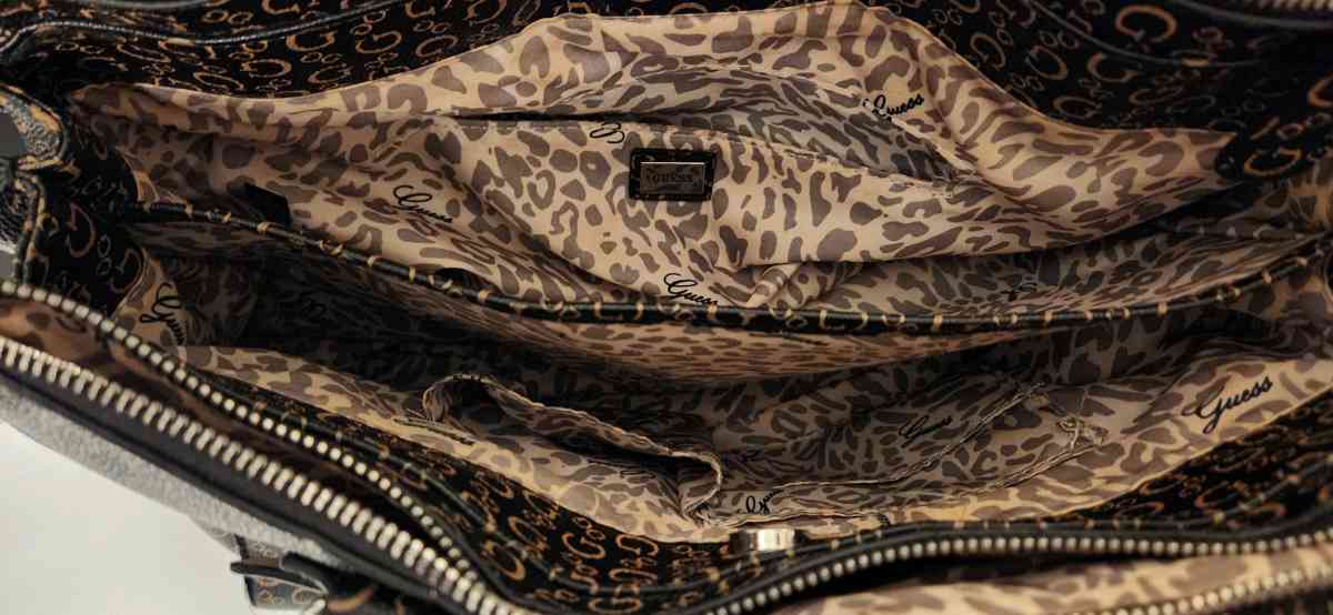 Guess Bag - Shreveport, Louisiana - FleaMarketBay