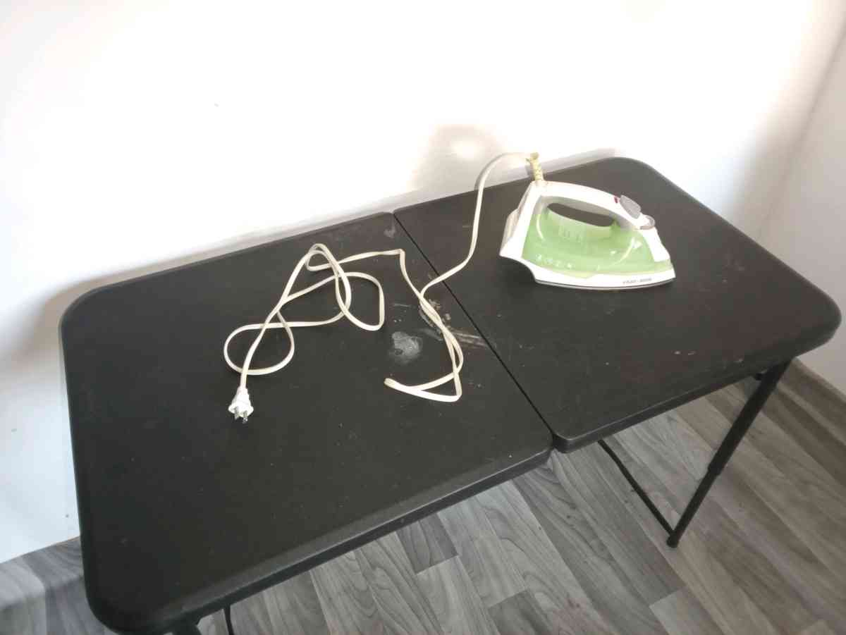 BLACK n DECKER Easy Steam Compact Iron - Fremont, California - FleaMarketBay