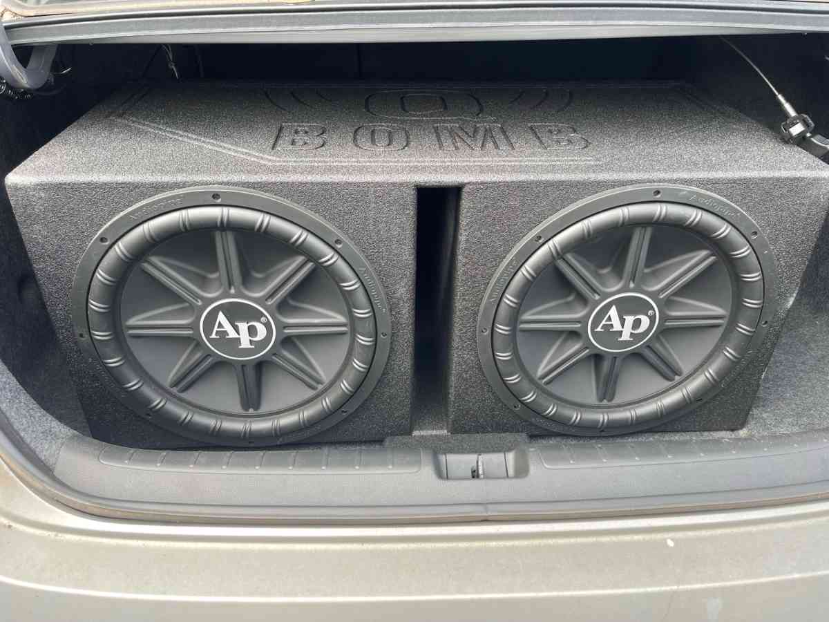 Car Audio System with Amp  Excellent Condition - West Point, Georgia