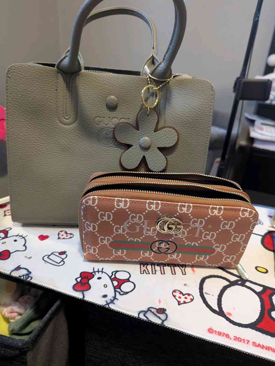 purse and wallet bundle - Addieville, Illinois