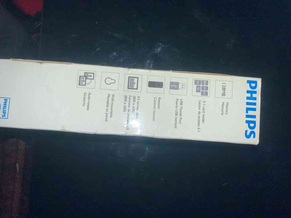 Philips Home Essentials 8inch Digital Photo Frame - Essington, Pennsylvania - FleaMarketBay