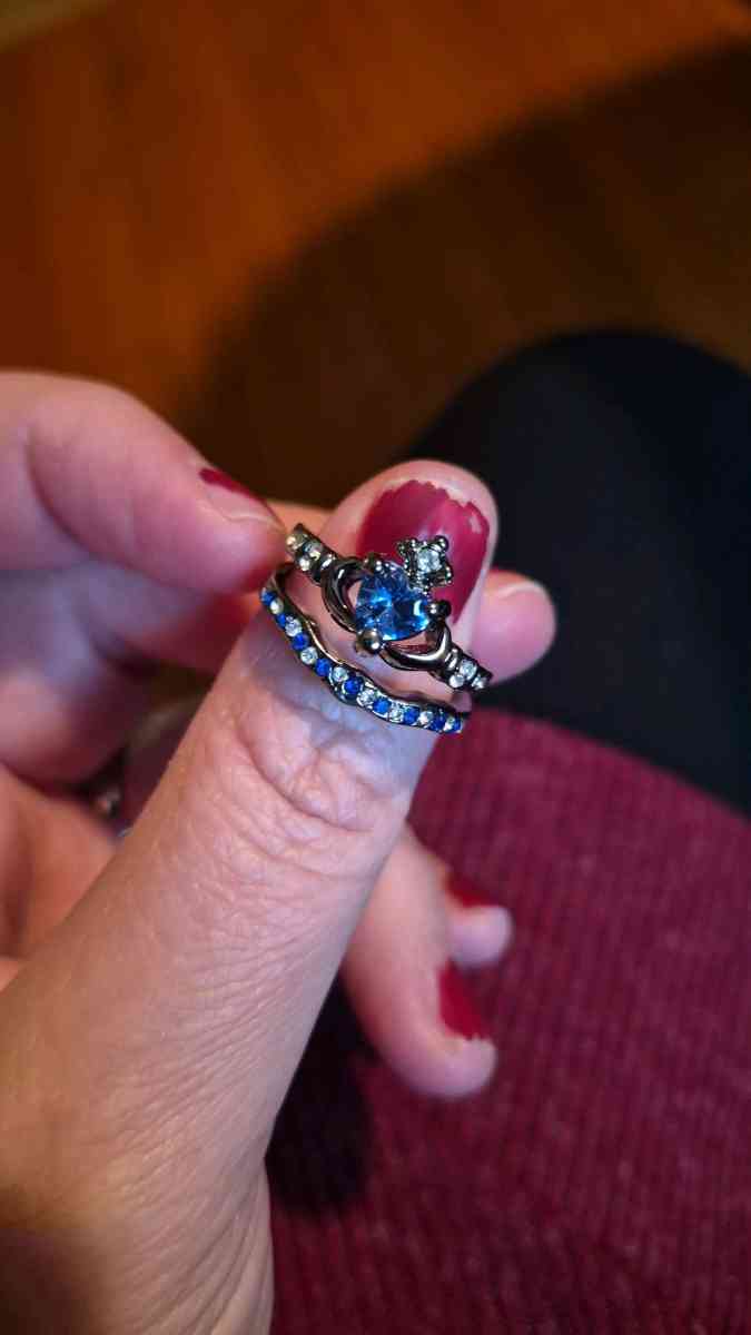 BRAND NEW 2PC sapphire Celtic ring set size 9 - New Baltimore, Michigan