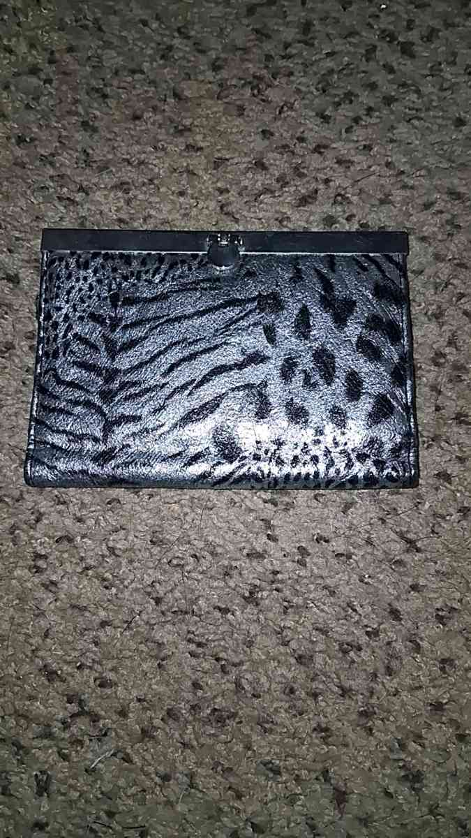 purses and wallets   i will ship and I have cashapp - Bartow, Florida - FleaMarketBay