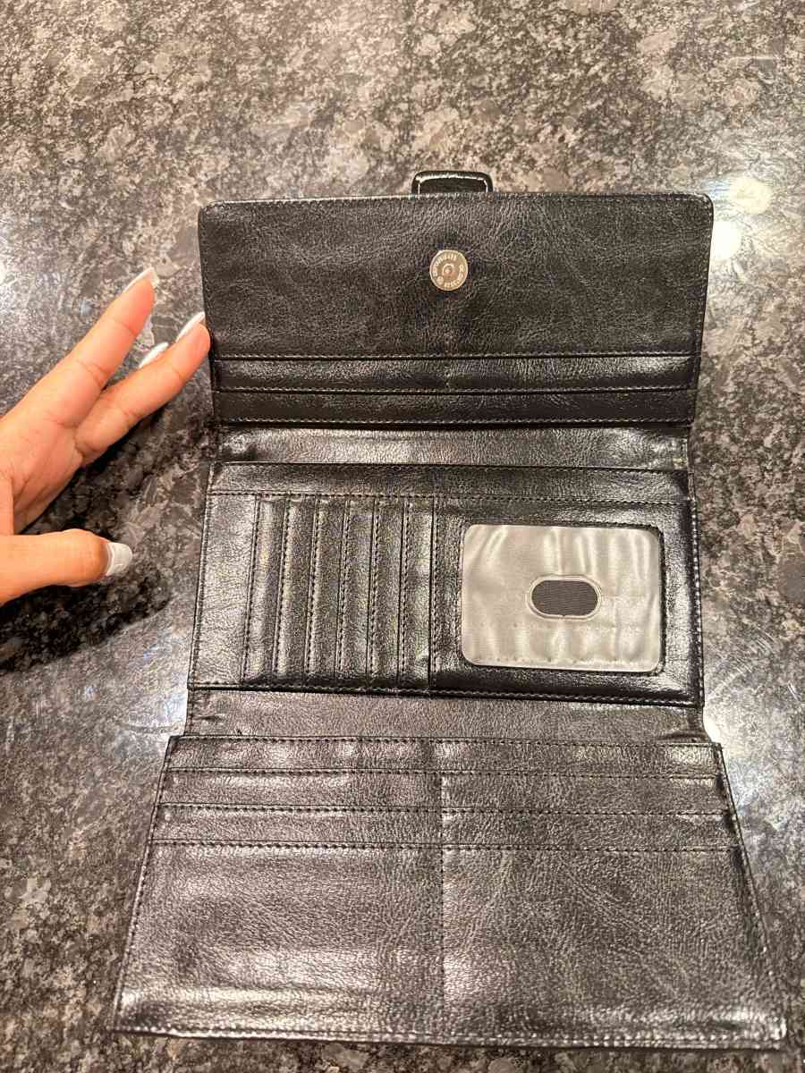 Monedero Coach - Abilene, Texas - FleaMarketBay